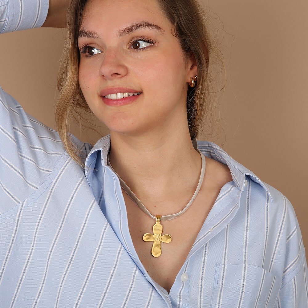 Grande croix avec Jésus au coeur - Plaqué or